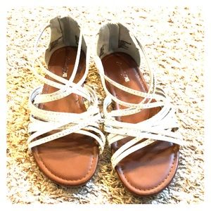 NWOT American Eagle strapping sandals
